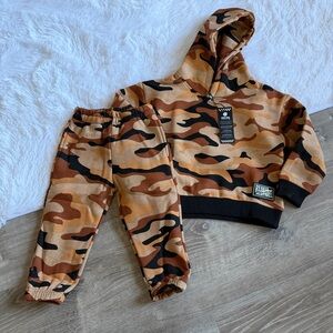 RB Fleece Camo Hoodie & Sweatpants SET
NWT